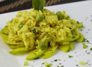 Ensalada de arroz al curry con manzanas