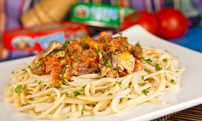 Spaghetti con sardinas - van camp´s 