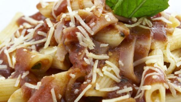 Penne rigate a la napolitana con jamón